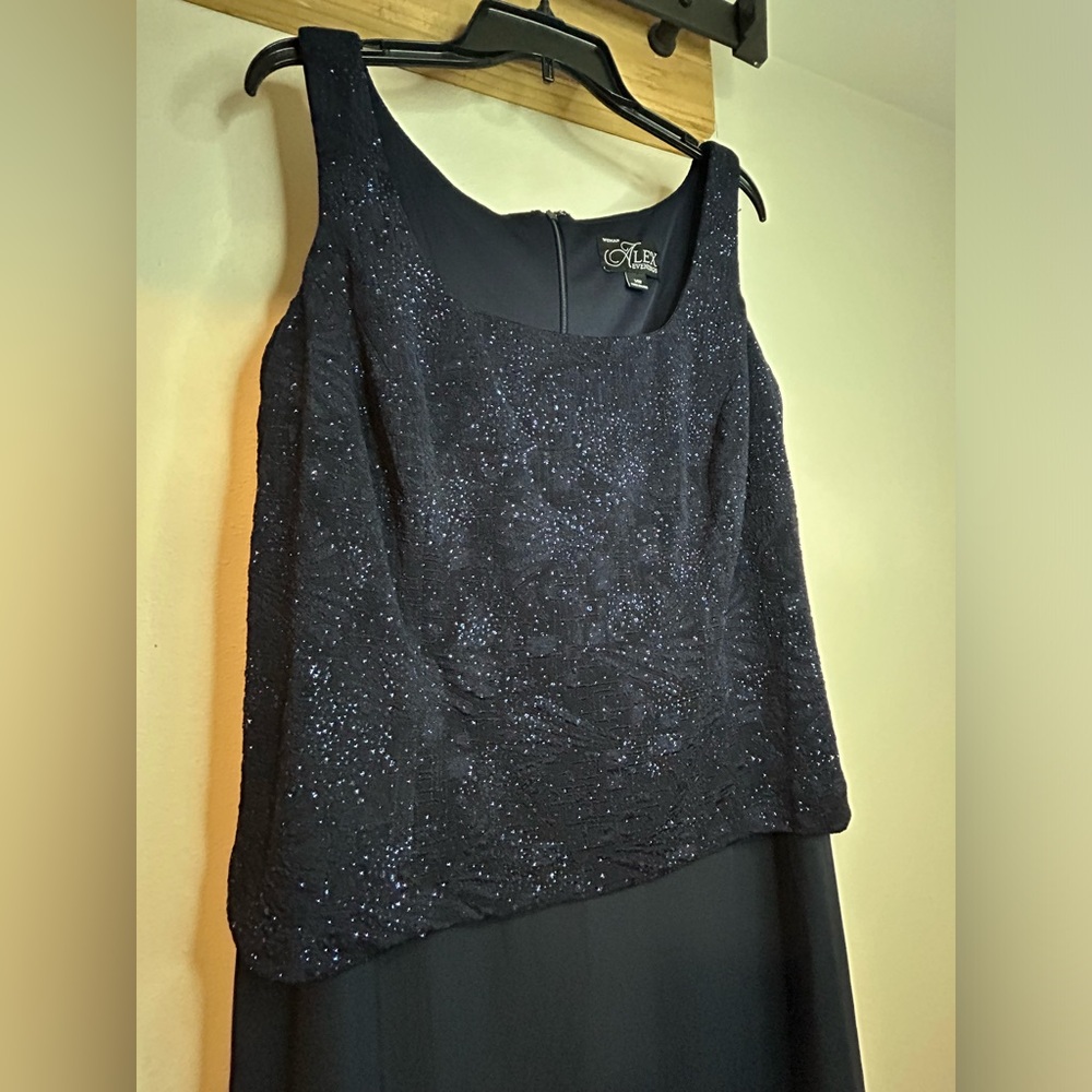 NWOT ALEX EVENINGS GOWN IN NAVY/NAVY SPARKLE SIZE 14W